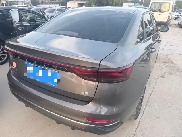 Geely Emgrand — Фото автомобиля 9
