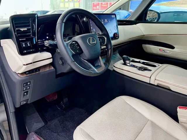 Lexus LM — Фото автомобиля 7