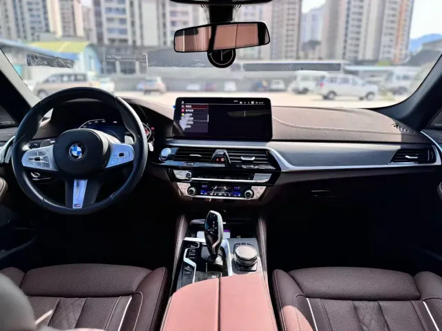 BMW 5 Series — Фото автомобиля 5