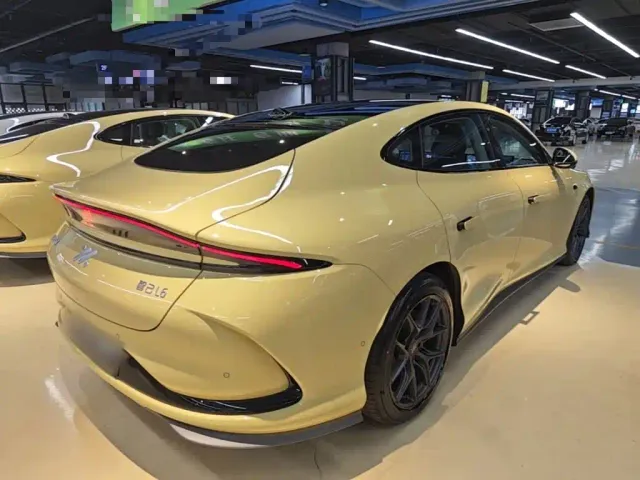 IM Motors L6 — Фото автомобиля 6