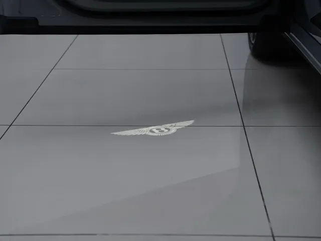 Bentley Flying Spur — Фото автомобиля 16