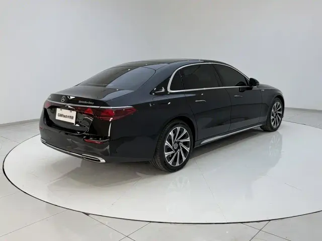 Mercedes-Benz E-Class — Фото автомобиля 25
