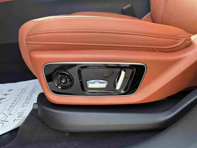Li Auto L7 — Фото автомобиля 9
