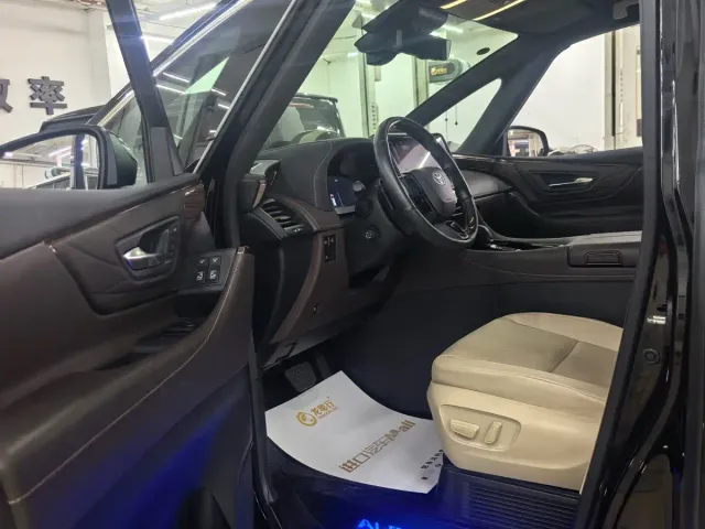 Toyota Alphard — Фото автомобиля 6
