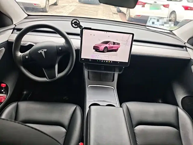 Tesla Model Y — Фото автомобиля 9