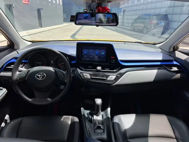 Toyota C-HR — Фото автомобиля 12