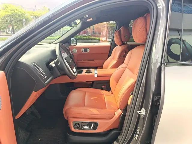 Li Auto L8 — Фото автомобиля 5