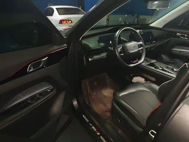 Changan Z6 — Фото автомобиля 13