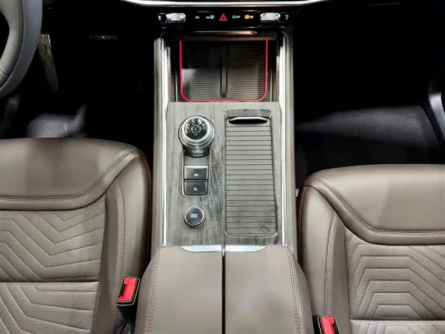 Ford Explorer — Фото автомобиля 19