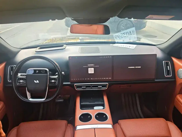 Li Auto L8 — Фото автомобиля 5