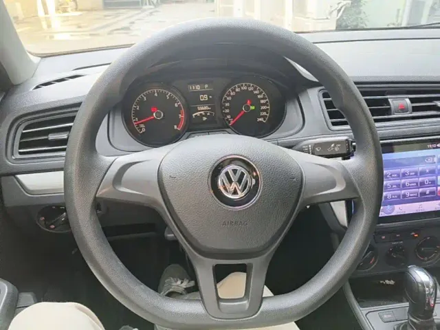 Volkswagen Lavida — Фото автомобиля 10