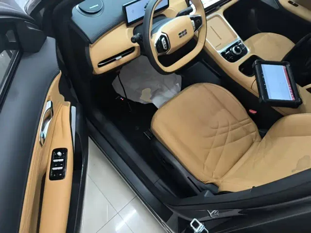 Geely Galaxy Starship 7 EM-i — Фото автомобиля 15