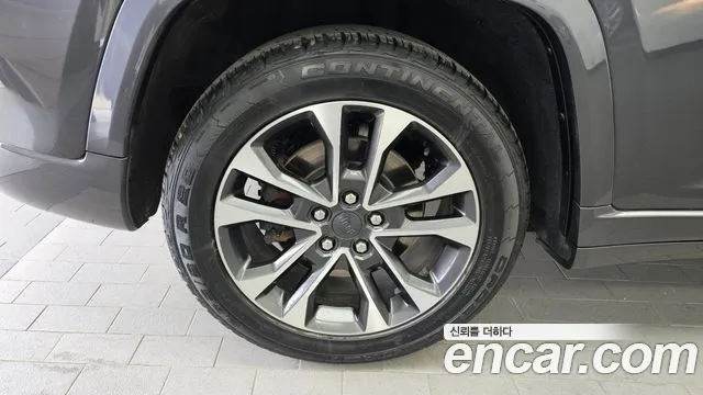 Jeep Cherokee Grand Cherokee(WL) 3.6 Overland — Фото автомобиля 3
