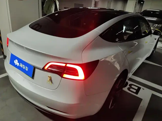 Tesla Model 3 — Фото автомобиля 3