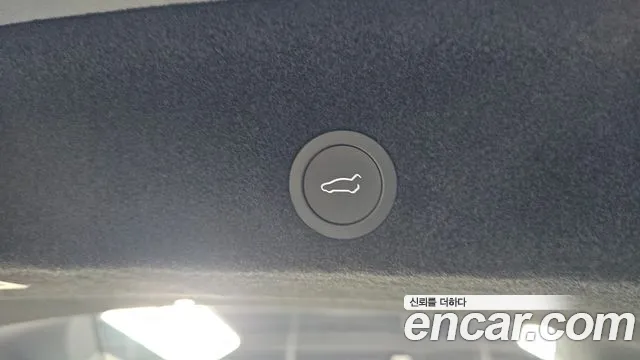 Tesla Model Y — Фото автомобиля 17