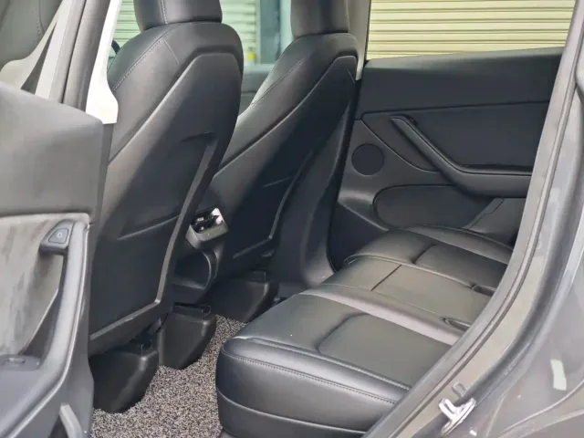 Tesla Model Y — Фото автомобиля 8