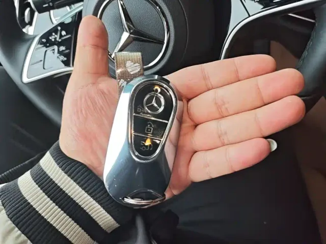 Mercedes-Benz E-Class — Фото автомобиля 8