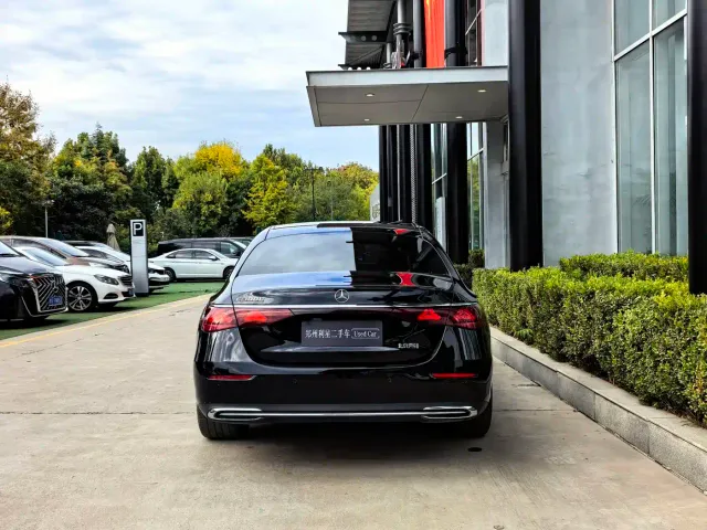 Mercedes-Benz E-Class — Фото автомобиля 14