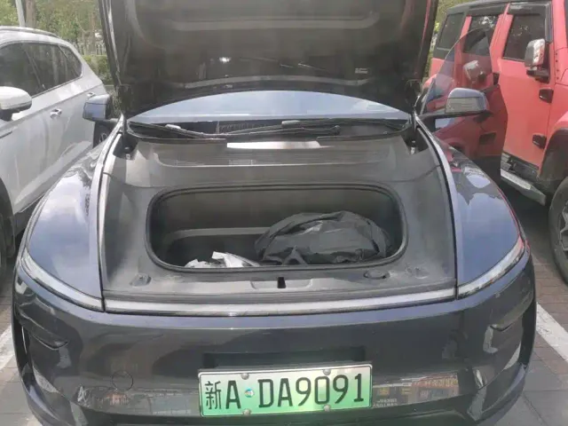 Tesla Model Y — Фото автомобиля 10