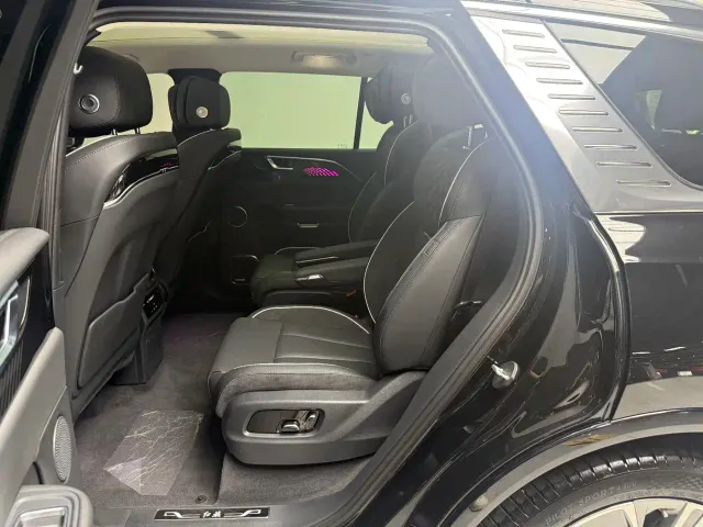 Hongqi E-HS9 — Фото автомобиля 6