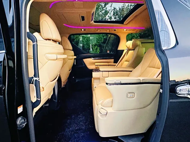 Toyota Alphard — Фото автомобиля 9