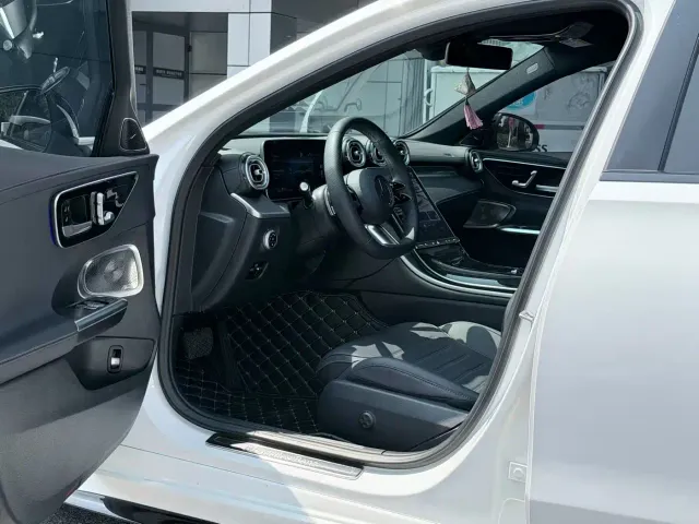 Mercedes-Benz C-Class — Фото автомобиля 4