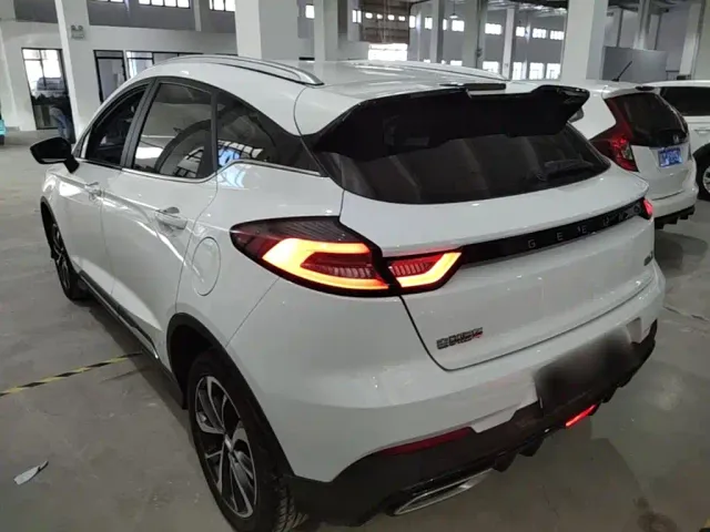 Geely Emgrand S — Фото автомобиля 4