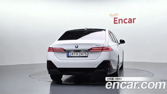 BMW 5-Series — Фото автомобиля 4