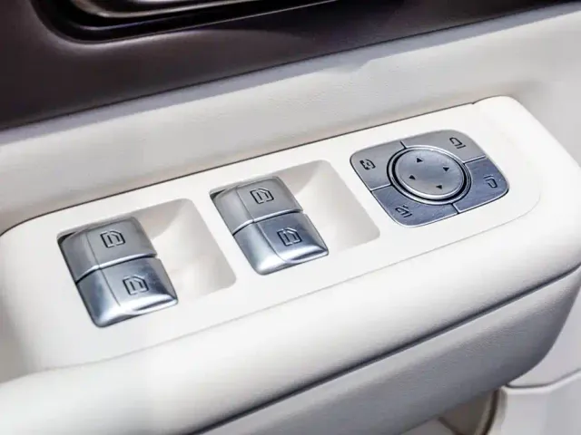 Li Auto MEGA — Фото автомобиля 8