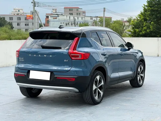 Volvo XC40 — Фото автомобиля 5