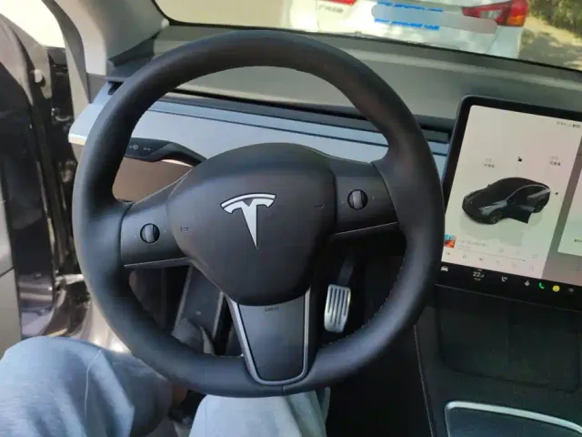 Tesla Model Y — Фото автомобиля 15