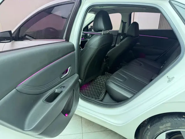 Hyundai Elantra — Фото автомобиля 15