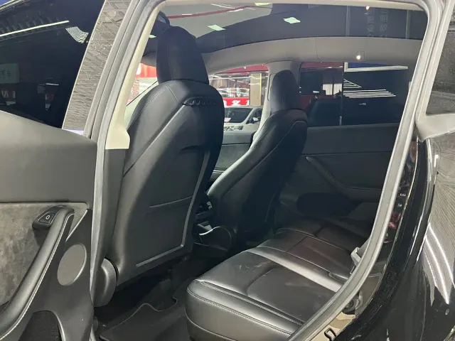 Tesla Model Y — Фото автомобиля 7