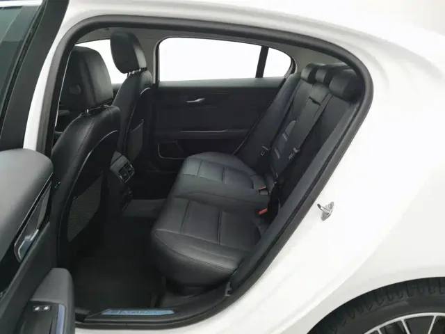 Jaguar XEL — Фото автомобиля 15