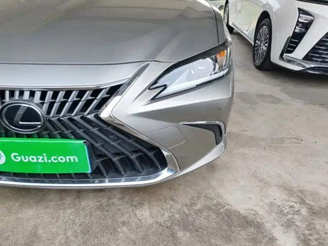 Lexus ES — Фото автомобиля 23