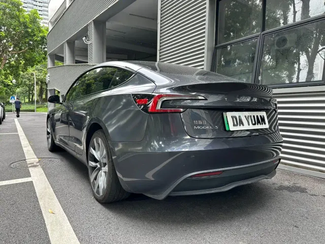 Tesla Model 3 — Фото автомобиля 16