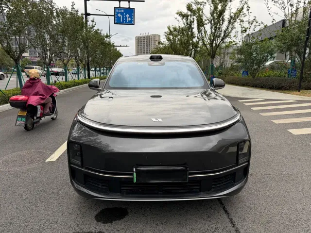 Li Auto L9 — Фото автомобиля 2
