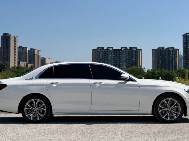 Mercedes-Benz E-Class — Фото автомобиля 5