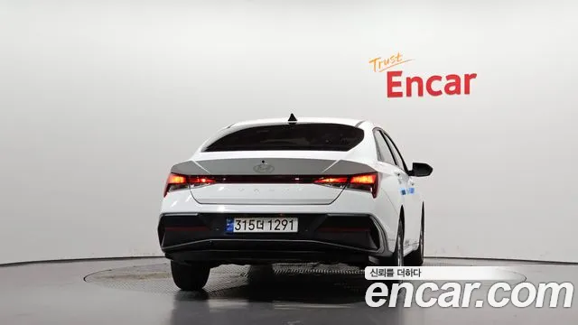 Hyundai Avante — Фото автомобиля 4
