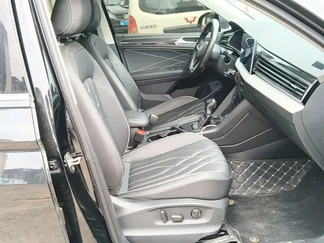 Volkswagen Tiguan L — Фото автомобиля 24
