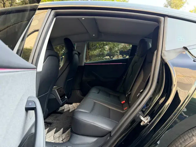 Tesla Model 3 — Фото автомобиля 15