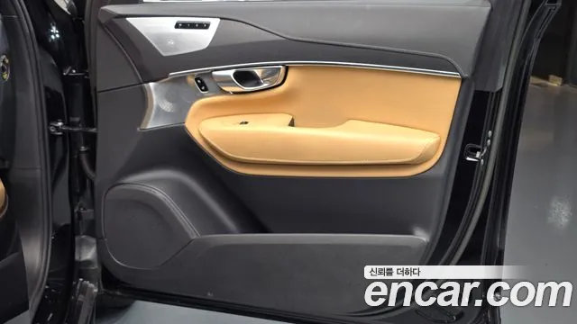 Volvo XC90 — Фото автомобиля 14