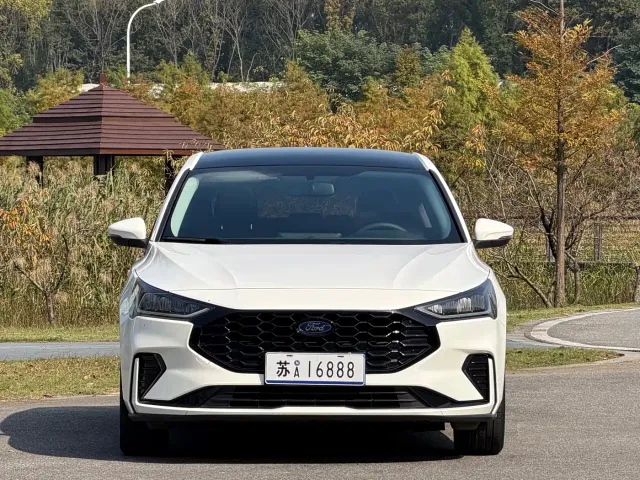 Ford Focus — Фото автомобиля 2