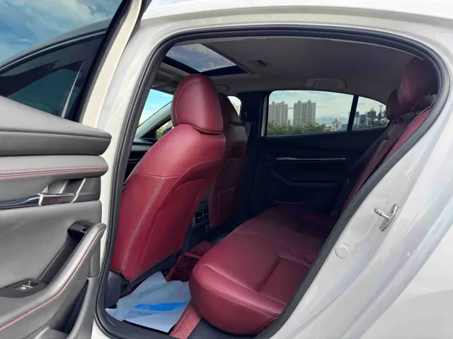 Mazda Axela — Фото автомобиля 8