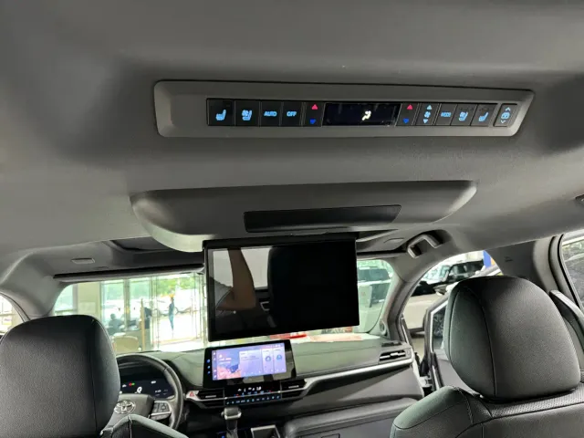 Toyota Sienna — Фото автомобиля 7