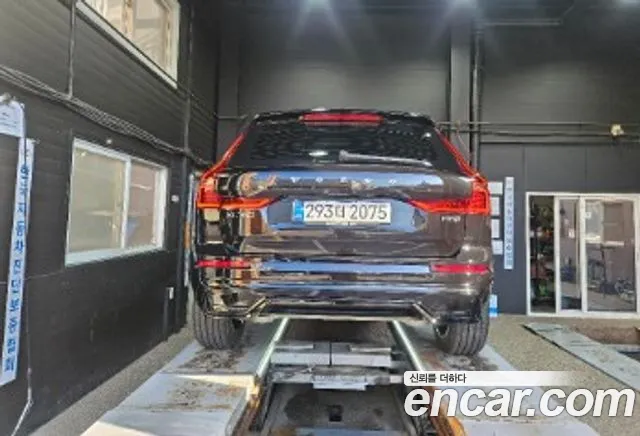 Volvo XC60 2nd Gen — Фото автомобиля 2