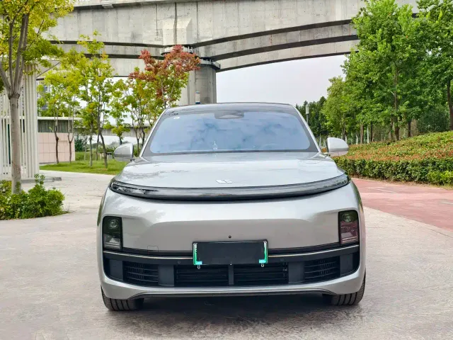 Li Auto L8 — Фото автомобиля 2