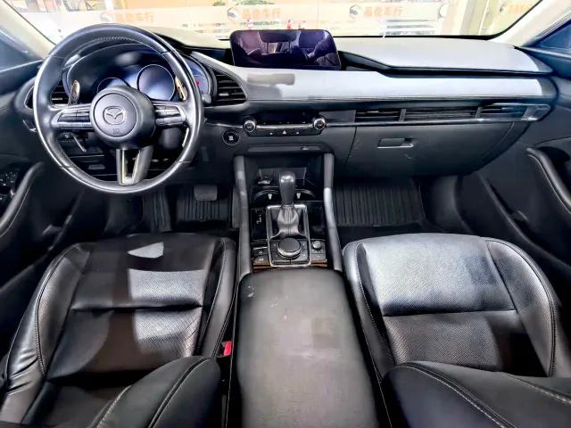 Mazda Axela — Фото автомобиля 5