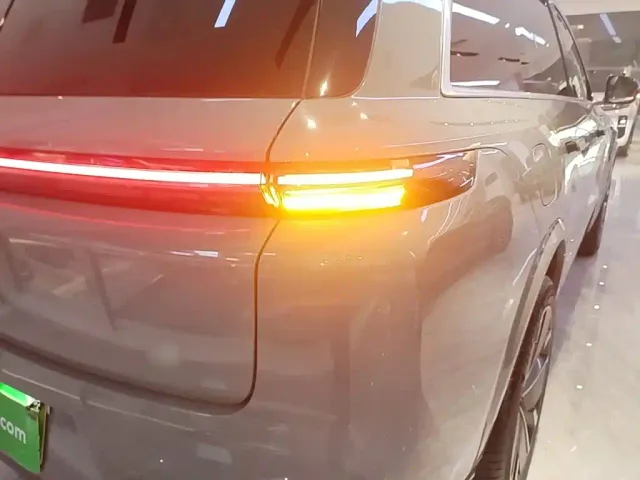 Li Auto L8 — Фото автомобиля 7