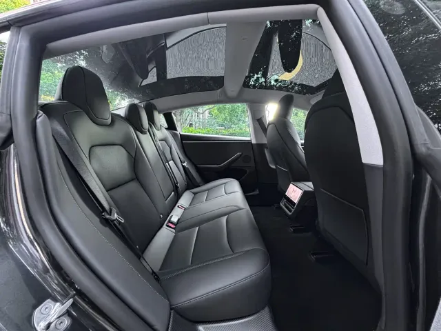 Tesla Model 3 — Фото автомобиля 11